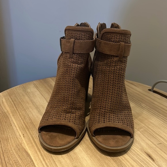 Universal thread // Booties - Picture 2 of 6